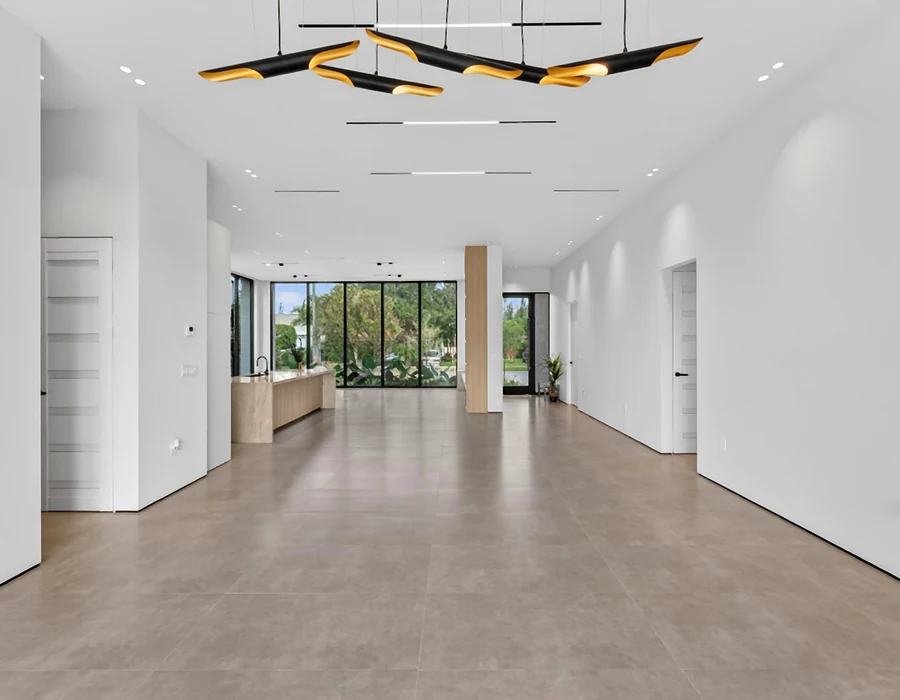 Pendant and recessed lighting in the Miami project